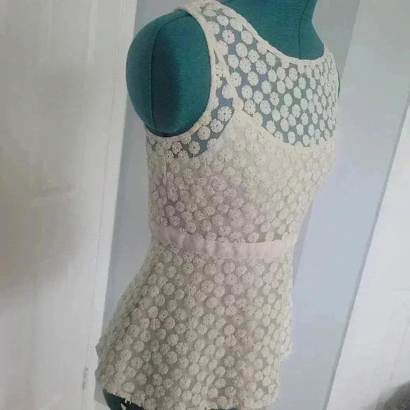 Banana Republic Size 2 Floral Illusion Peplum Blouse - Picture 4 of 6